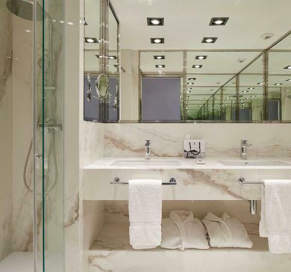 חדר בסיסי, De Londres Y De Inglaterra