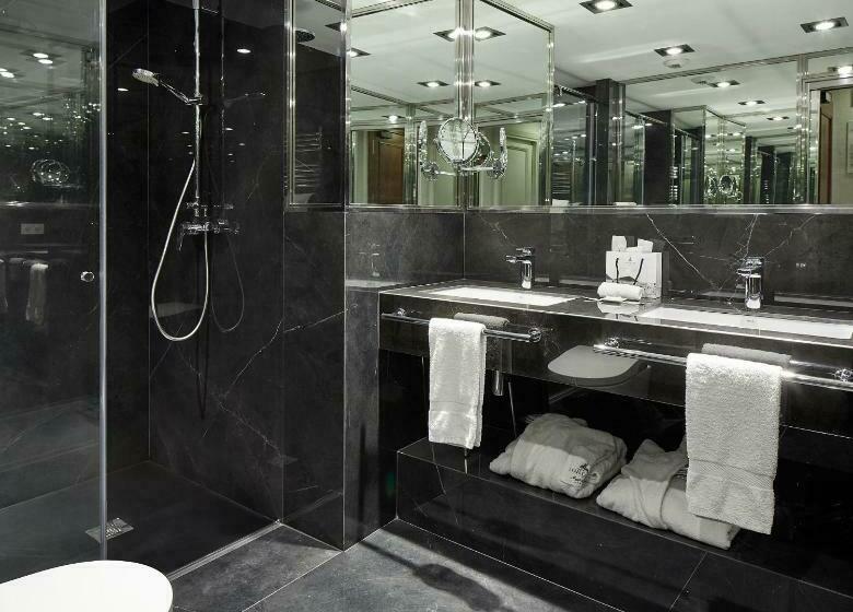 חדר בסיסי, De Londres Y De Inglaterra