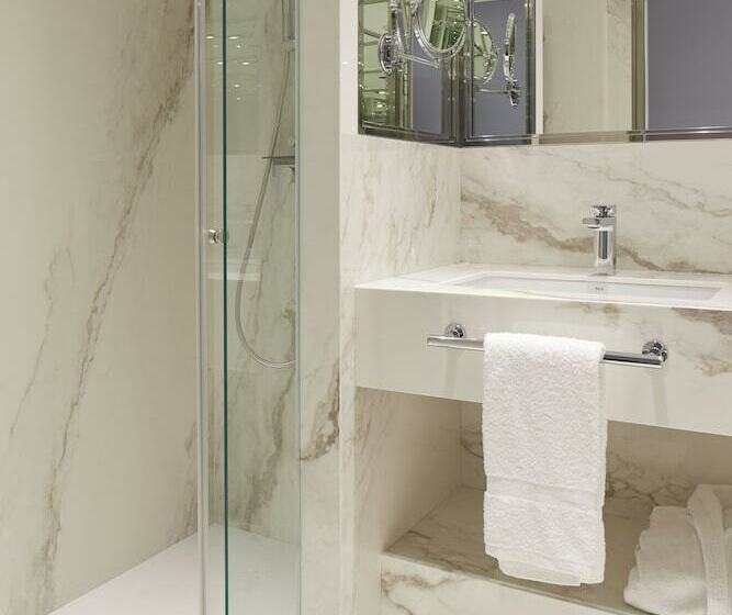 חדר בסיסי, De Londres Y De Inglaterra