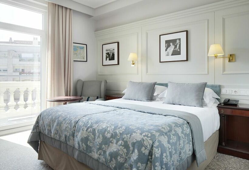 חדר בסיסי, De Londres Y De Inglaterra