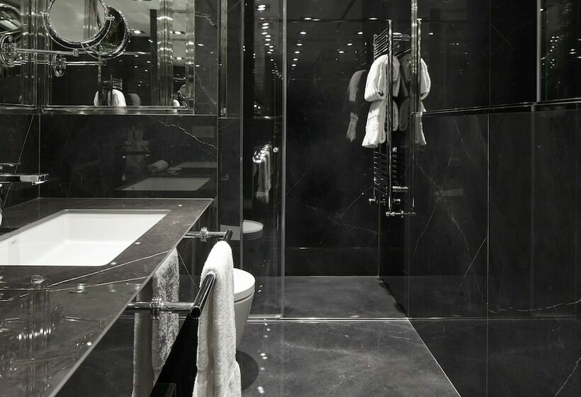 חדר בסיסי, De Londres Y De Inglaterra