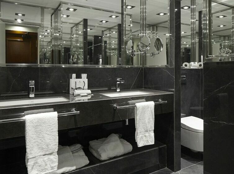 חדר בסיסי, De Londres Y De Inglaterra