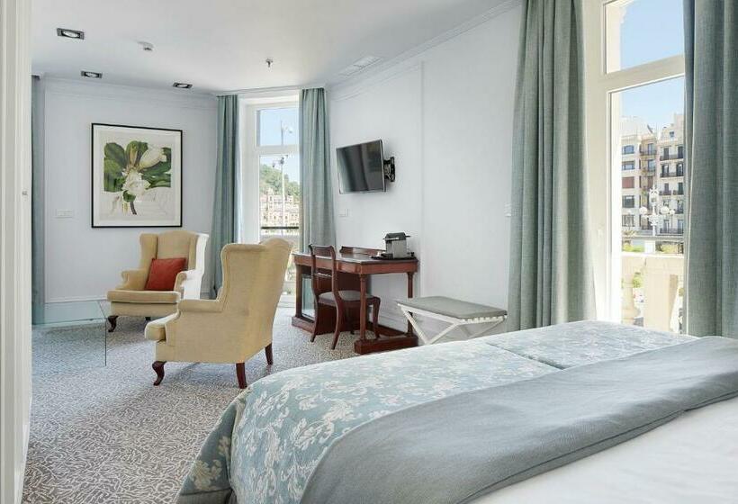 סוויטת ג'וניור נוף לים, De Londres Y De Inglaterra