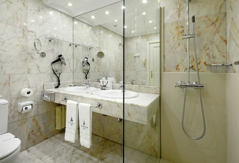 סוויטת ג'וניור נוף לים, De Londres Y De Inglaterra