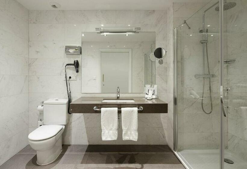 חדר פנטהאוז, De Londres Y De Inglaterra