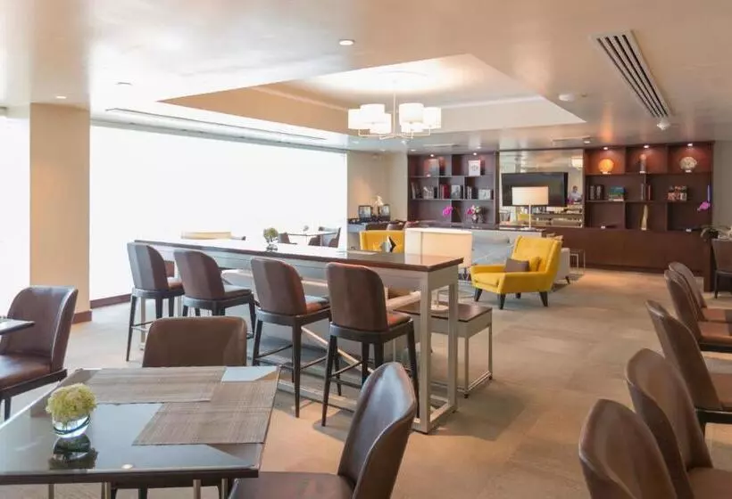 اتاق اجرایی, Delfines Hotel & Convention Center