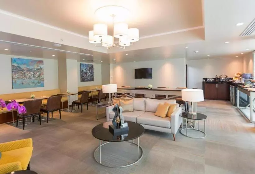 اتاق اجرایی, Delfines Hotel & Convention Center