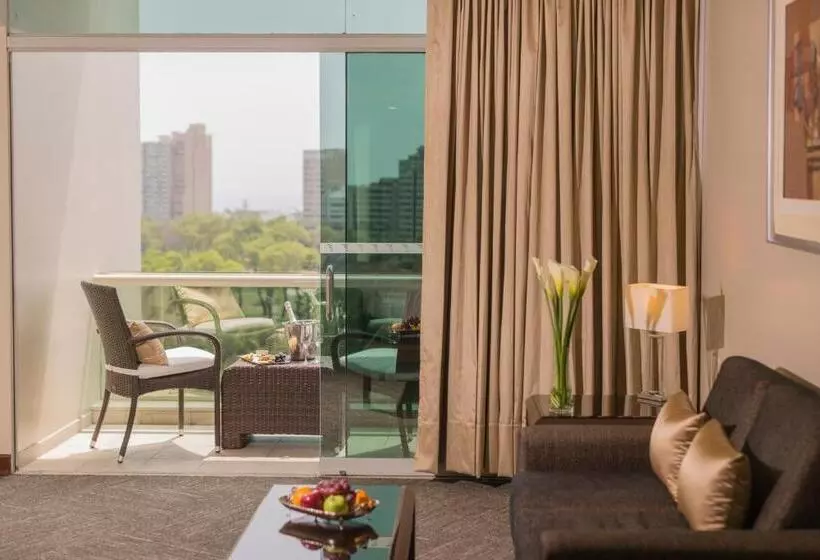 سوییت جونیور, Delfines Hotel & Convention Center