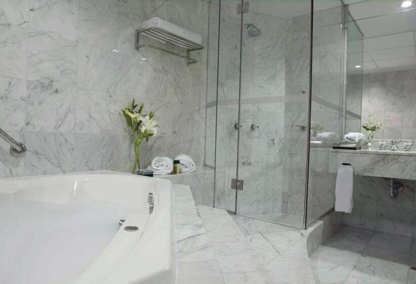 シニアスイート, Delfines Hotel & Convention Center