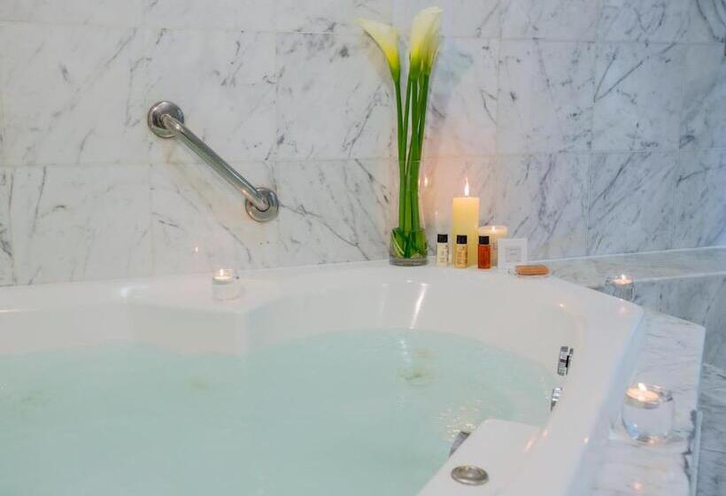 シニアスイート, Delfines Hotel & Convention Center