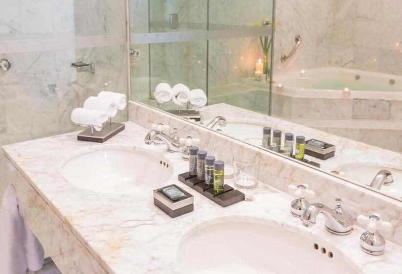 シニアスイート, Delfines Hotel & Convention Center