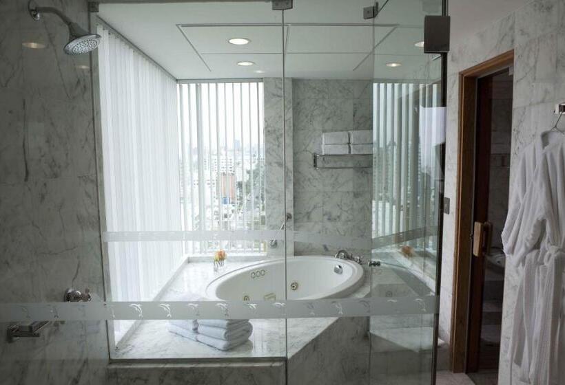 デラックススイート, Delfines Hotel & Convention Center