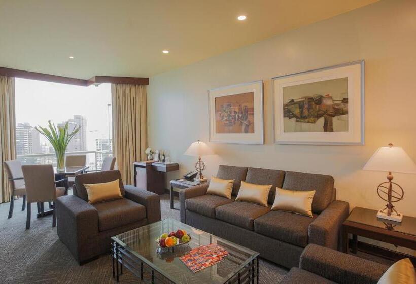 デラックススイート, Delfines Hotel & Convention Center