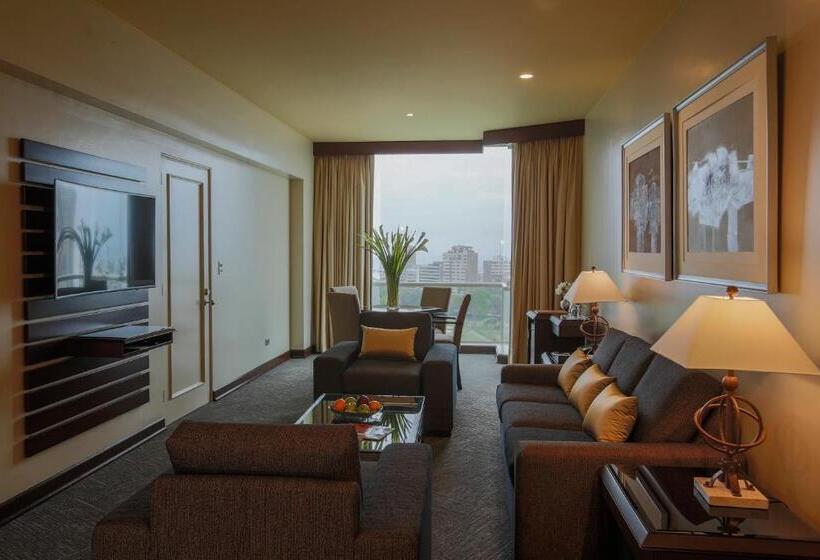 디럭스 스위트, Delfines Hotel & Convention Center