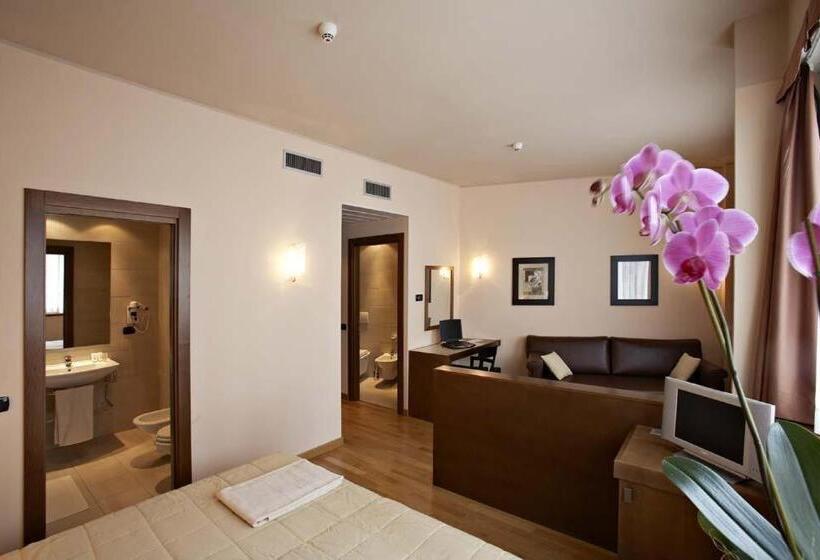 اتاق استاندارد سه نفره, Europa