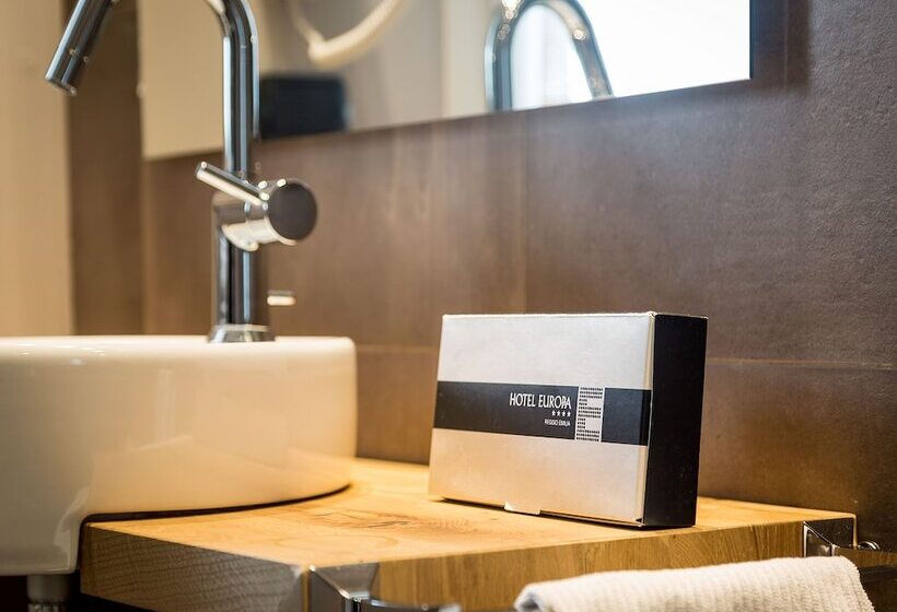 اتاق استاندارد سه نفره, Europa