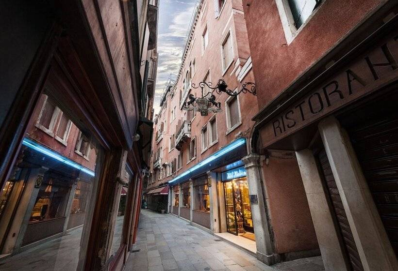 اتاق سوپریور, Montecarlo