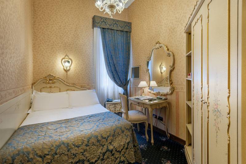 اتاق اکونومی, Montecarlo