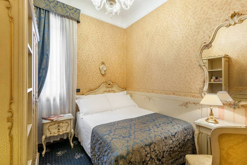 اتاق کلاسیک یک تخته, Montecarlo