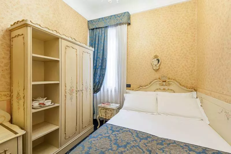 اتاق کلاسیک یک تخته, Montecarlo