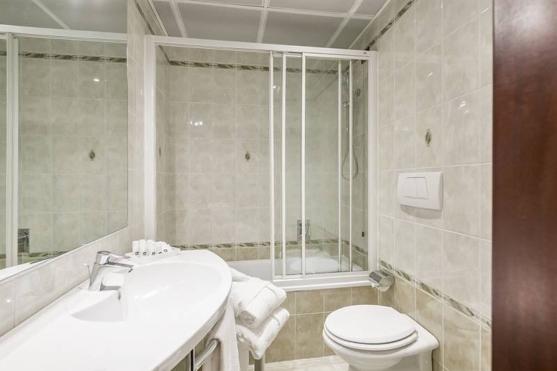 اتاق کلاسیک سه تخته, Montecarlo