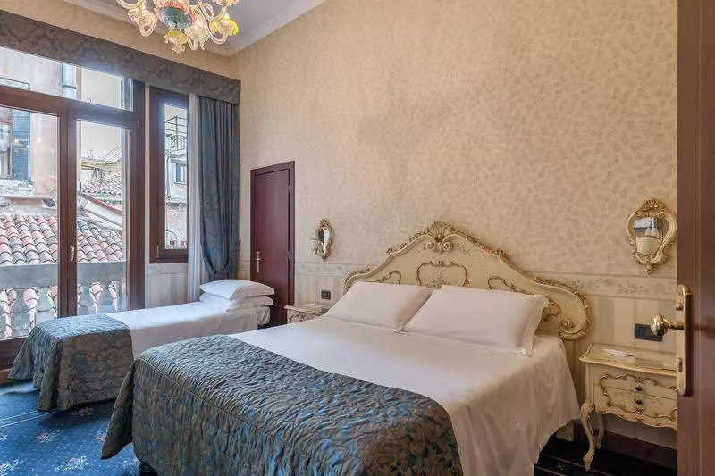 اتاق کلاسیک سه تخته, Montecarlo