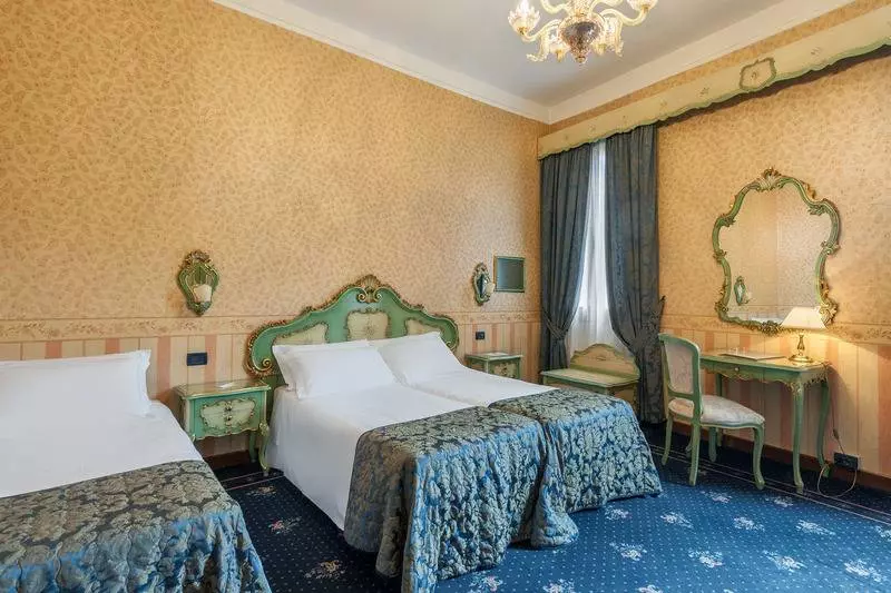 اتاق کلاسیک سه تخته, Montecarlo