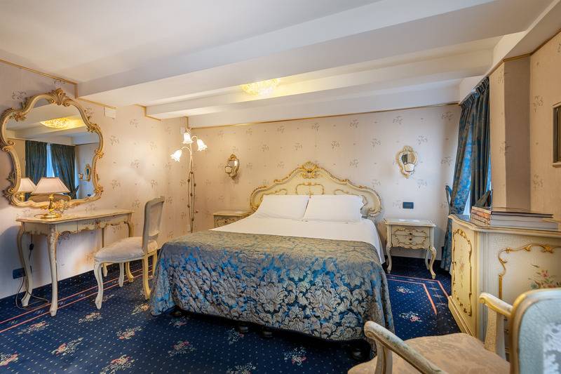 اتاق کلاسیک, Montecarlo