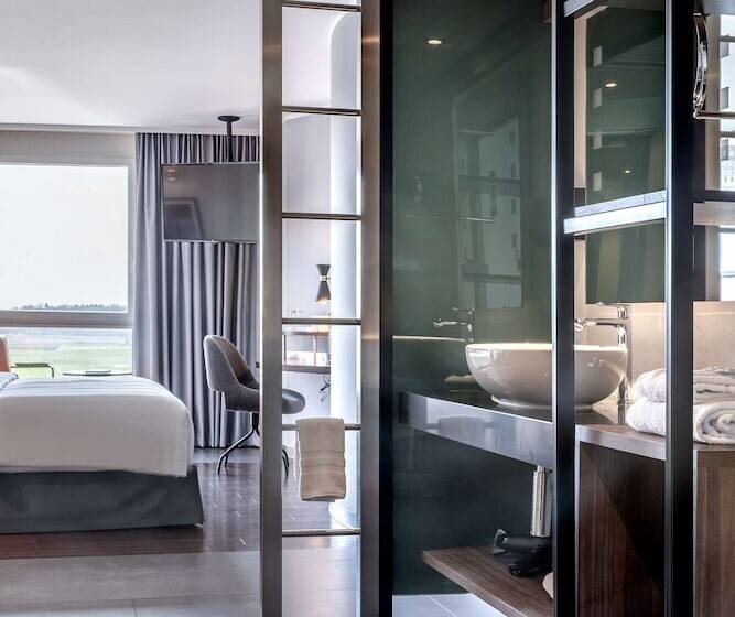 חדר סופריור עם נוף, Radisson Hotel Zurich Airport