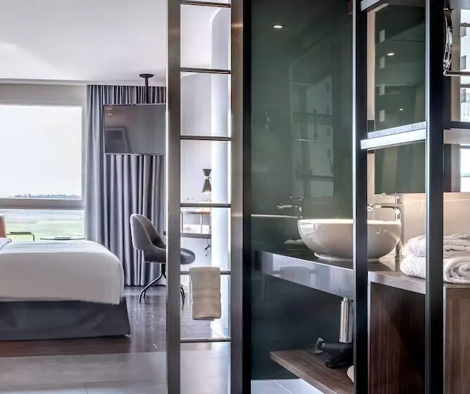 Superior-huone Näkymä, Radisson Hotel Zurich Airport