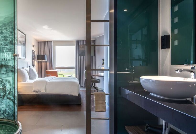 Номер Superior с Видом, Radisson Hotel Zurich Airport