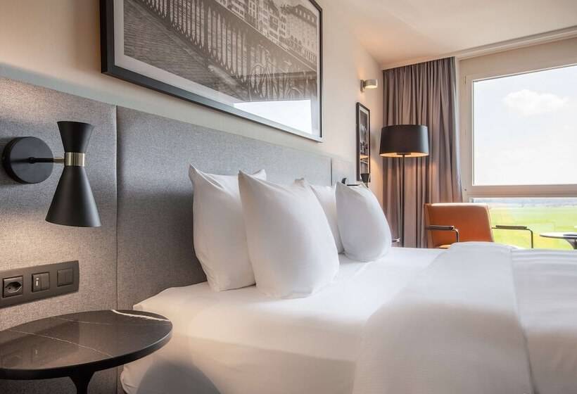 Номер Superior с Видом, Radisson Hotel Zurich Airport