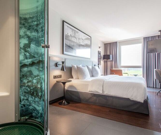 חדר סופריור עם נוף, Radisson Hotel Zurich Airport