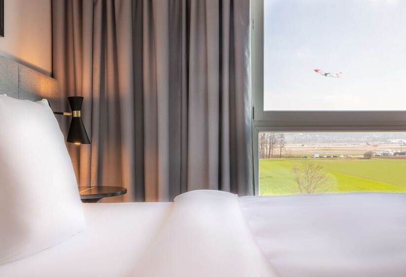 חדר סופריור עם נוף, Radisson Hotel Zurich Airport