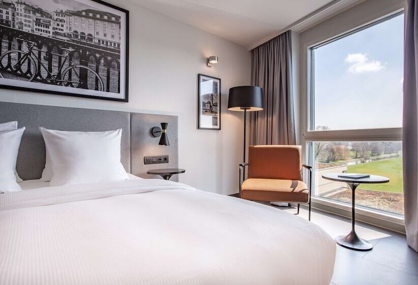 Номер Superior с Видом, Radisson Hotel Zurich Airport