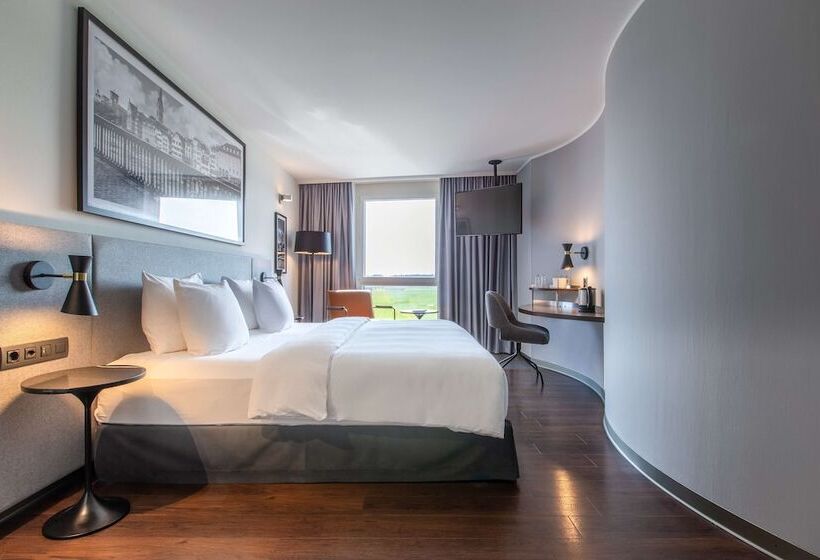 חדר סופריור עם נוף, Radisson Hotel Zurich Airport