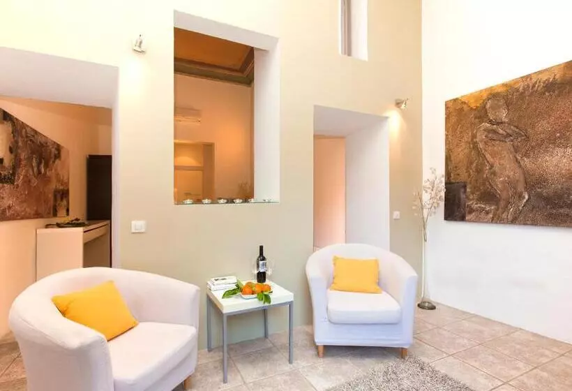 سوییت, Fornalutx Petit Hotel Bed & Breakfast