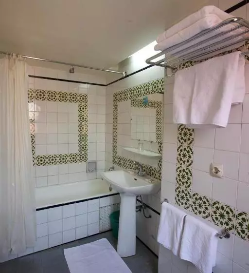 اتاق استاندارد با بالکن, Tachfine