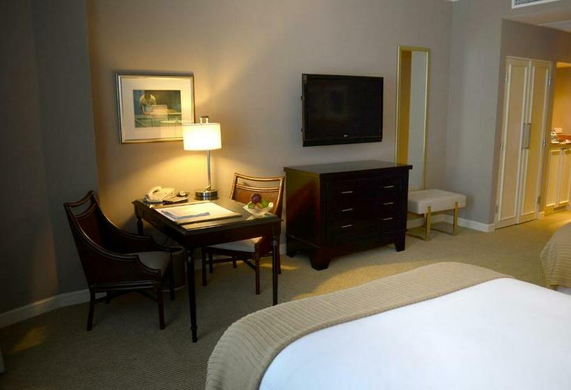 غرفة ديلوكس, Bristol Panama, A Registry Collection