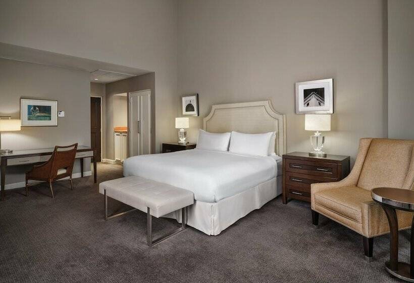 غرفة ديلوكس, Bristol Panama, A Registry Collection