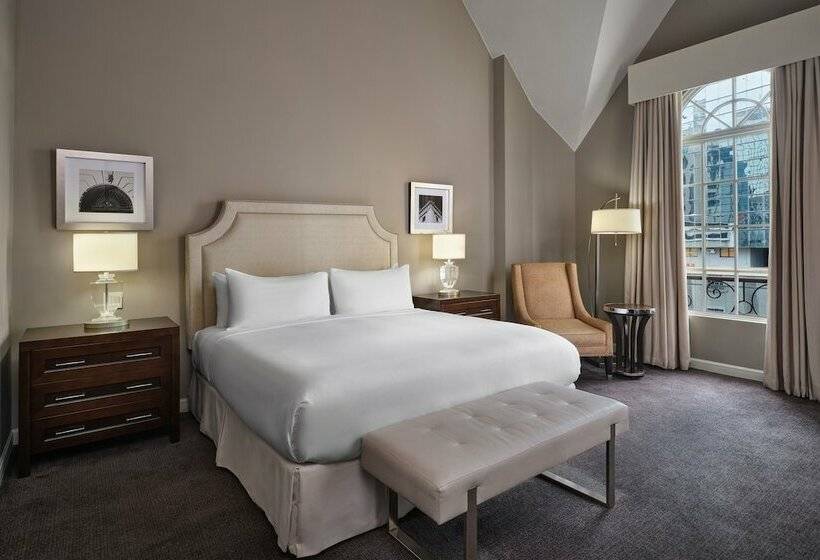 Номер Deluxe, Bristol Panama, A Registry Collection