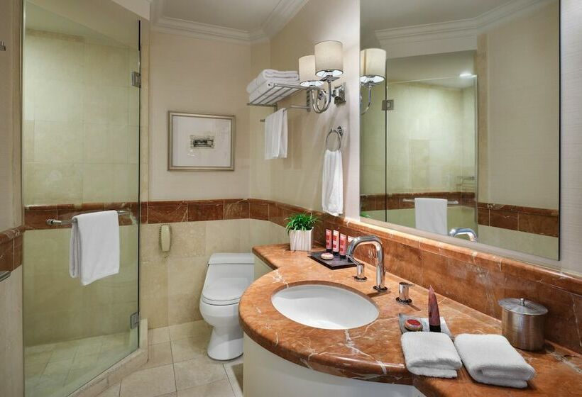 غرفة ديلوكس, Bristol Panama, A Registry Collection