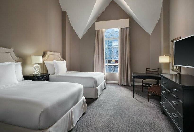 غرفة ديلوكس, Bristol Panama, A Registry Collection