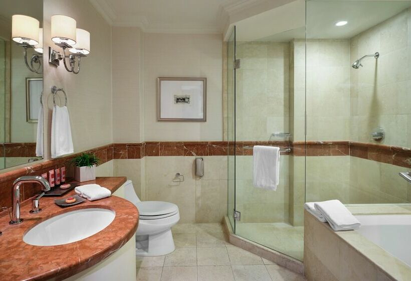 غرفة ديلوكس, Bristol Panama, A Registry Collection