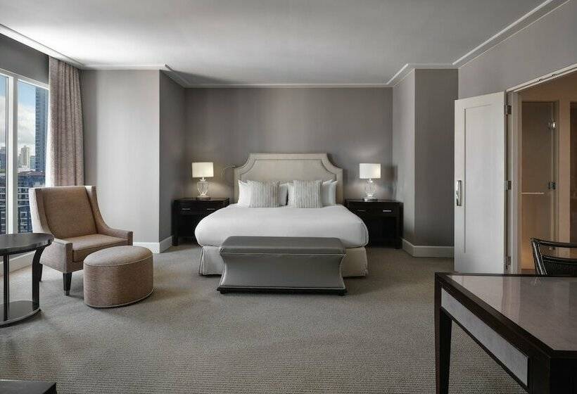 غرفة تنفيذية, Bristol Panama, A Registry Collection