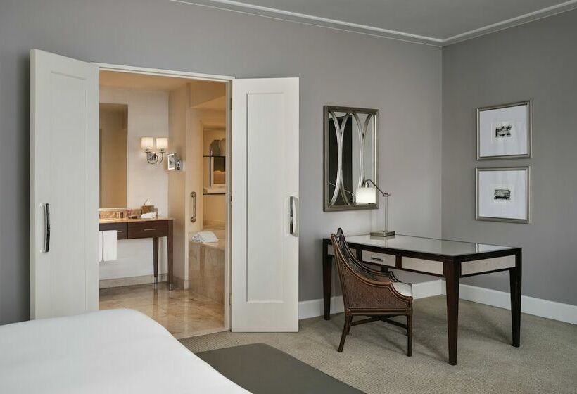 غرفة تنفيذية, Bristol Panama, A Registry Collection