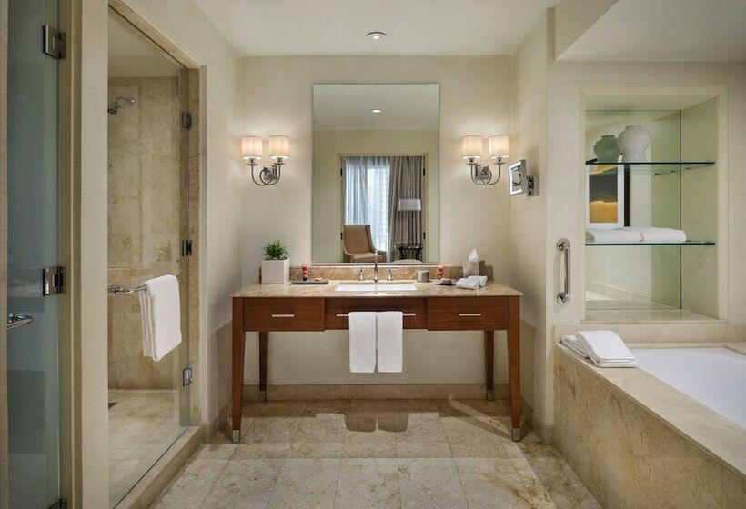 غرفة تنفيذية, Bristol Panama, A Registry Collection