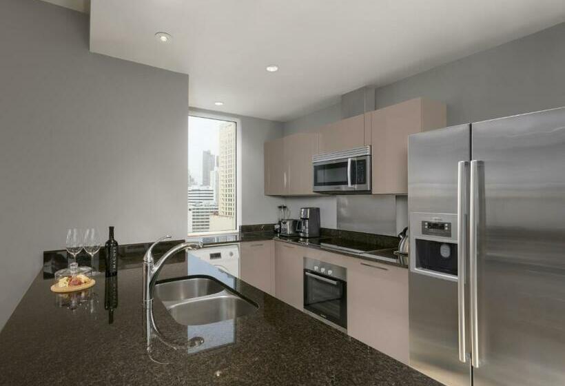 ماستر سويت, Bristol Panama, A Registry Collection