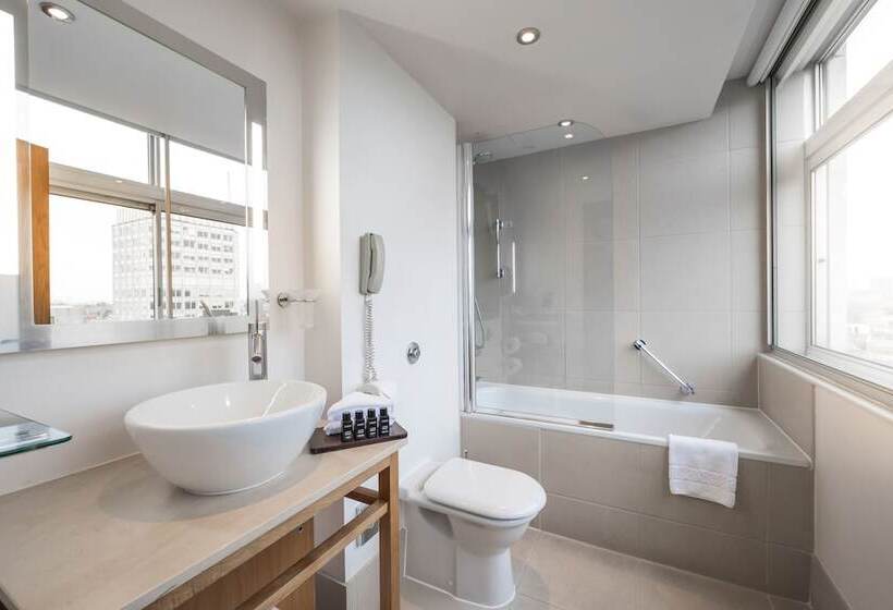 Полулюкс, The Cavendish London