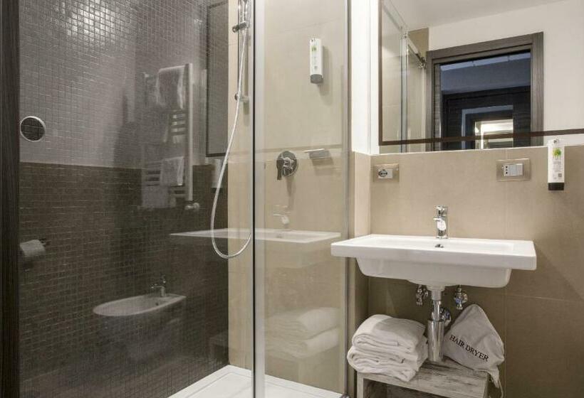 חדר קלאסי, The Guardian